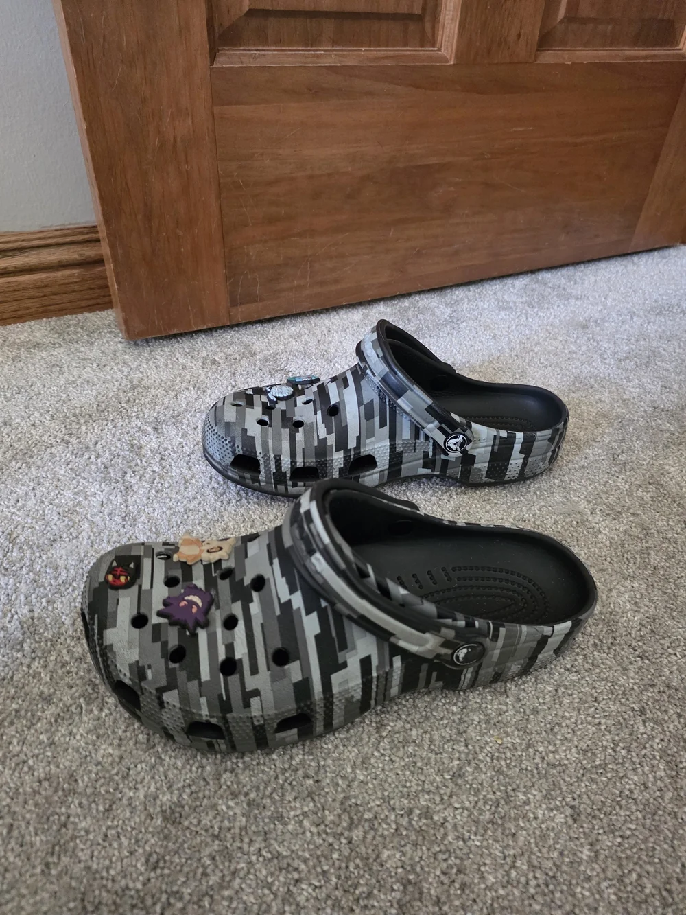 Kids Camo-Print Foam Clogs - Gray/Black with Pokemon charms